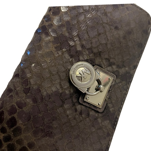 Michael Kors Grey Snakeskin Patterned Embossed Wallet - Picture 11 of 15